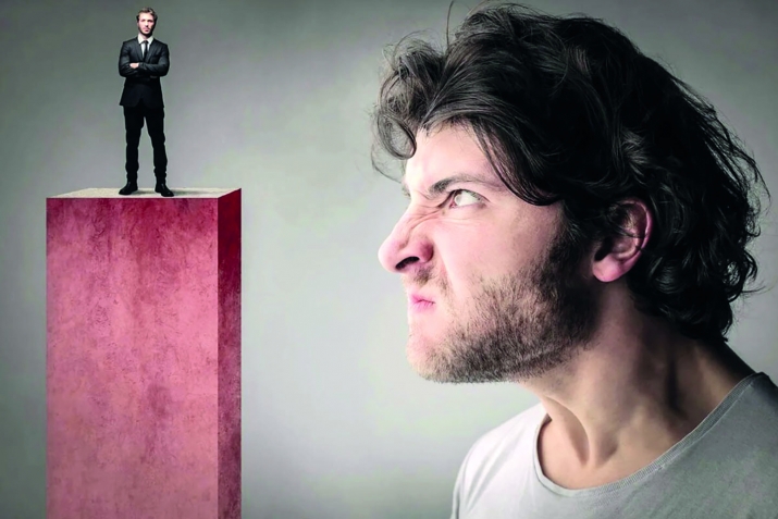 Рәфигә јохса дүшмән?