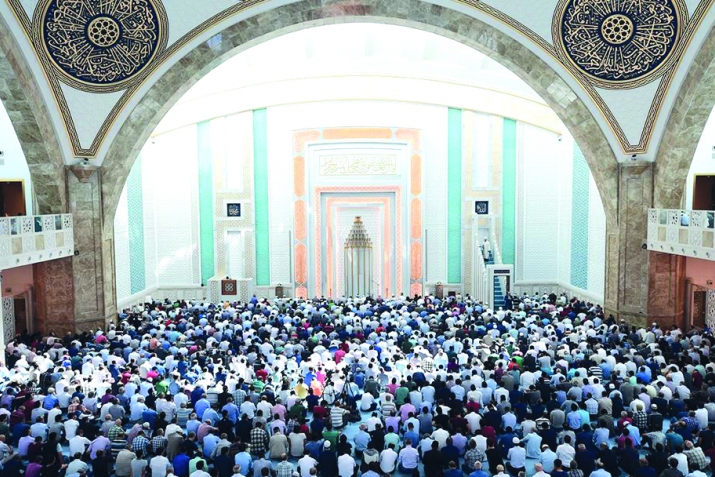 İki̇ hutbe arasinda dua