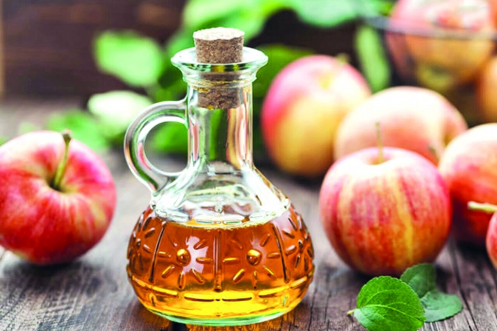 Amazing secret for hair care: apple vinegar