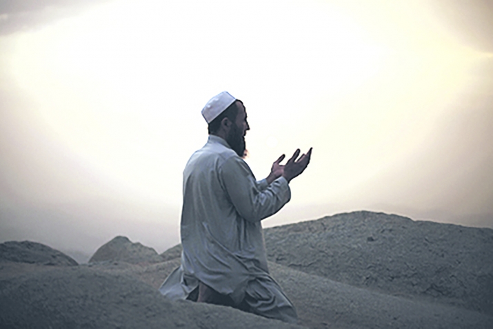 Özünu hamıdan həqır görmək