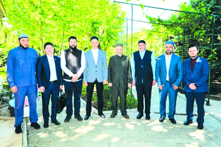 ДРялъул муфти дандчIвана Болгаралъул исламияб академиялъул делегациягун