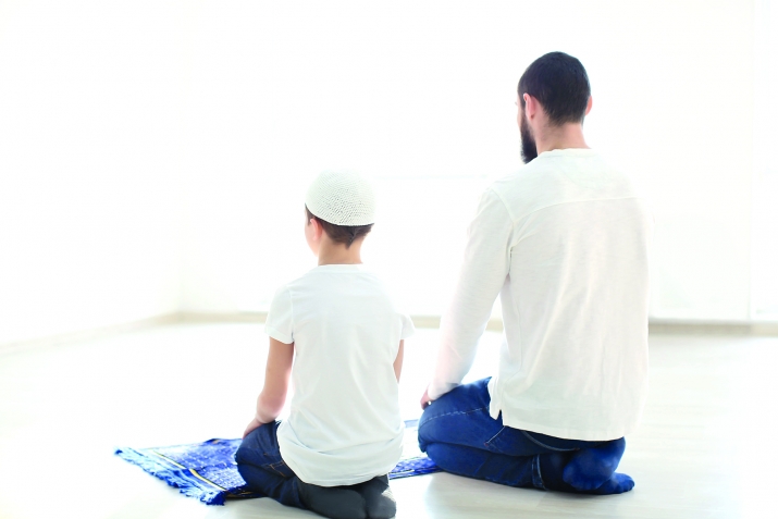 Яшларын намазгъа уьйретмек – ата-ананы аслу борчу