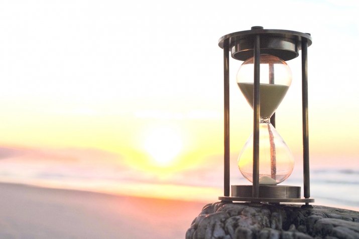 Allahın ﷻ qədərınə razı olmaq və bütövlüklə ona təslım olmaq allaha ﷻ olan ıbadət və qulluğun (übudıyyətın) son zırvəsıdır