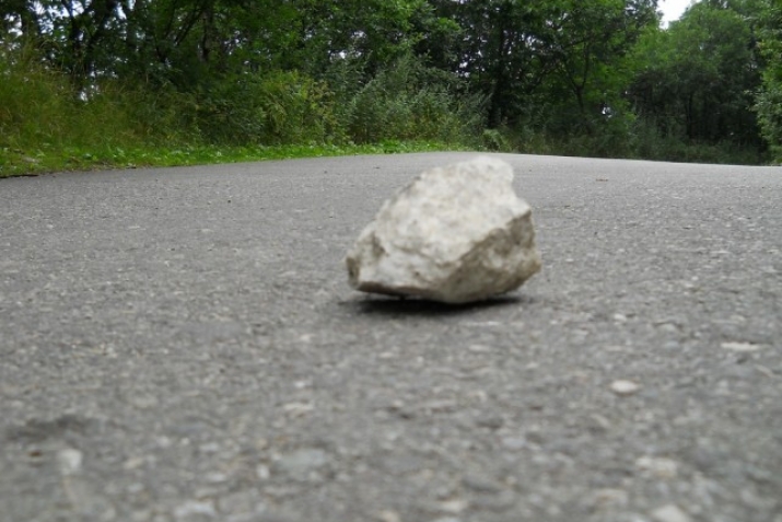 Јолдан дашы ҝөтүр