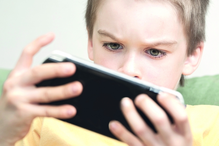 Internet harms teenagers more than it helps