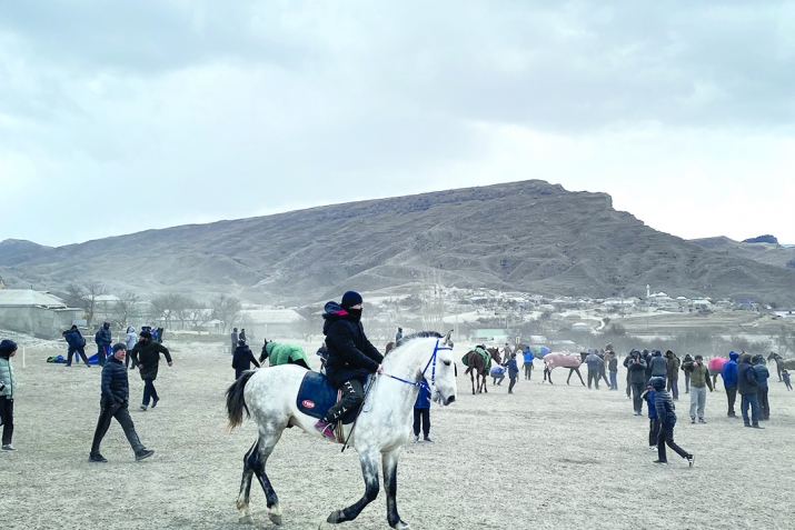 Мансурил МухIаммад-афанди ракIалде щвезавуна