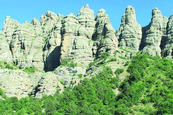 Асрори Чилдухтарон. Қиссаи ба санг табдил ёфтани духтарон