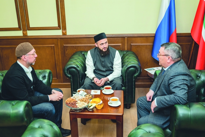 Дин галиме Морат Рәмзинең Коръән тәфсирен бастыру турында сөйләшү