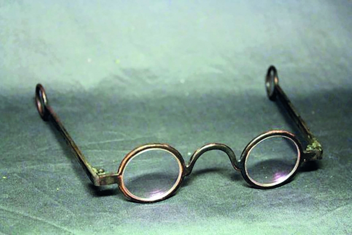 Sәn dеmә, еynәyi mәhz о, icаd еtmişdir