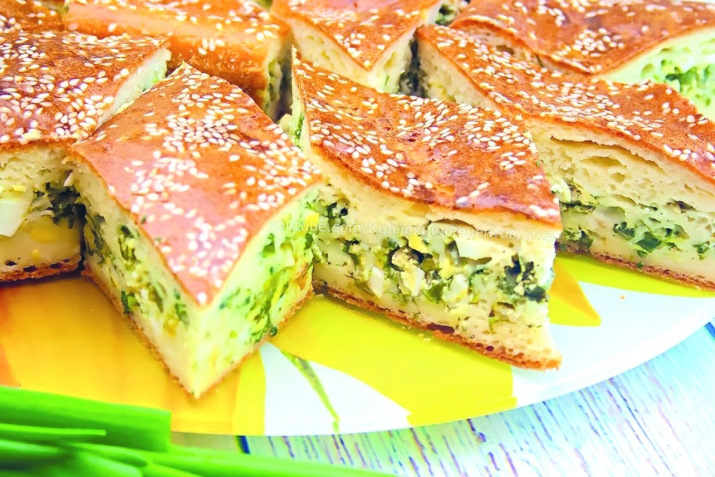 Яшел суган һәм күкәйдән ясалган пирог