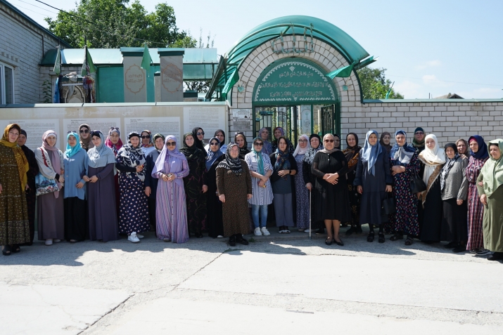 Лакку хъаннил зияратру