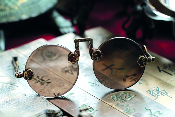 Sәn dеmә, еynәyi mәhz о icаd еtmişdir