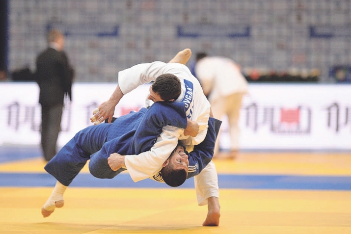 Нокомии паҳлавонони тоҷик дар Тошканд