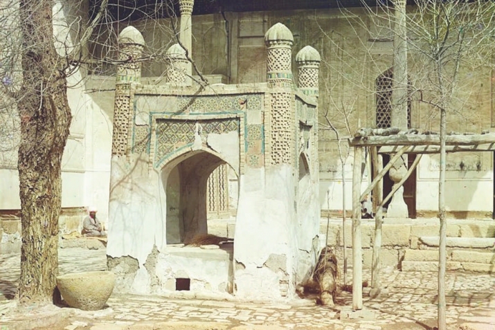 The Mazar (Ziyarat) of Sheikh Bahauddin Naqshband: Revelations of the Earliest Photographic Documentation