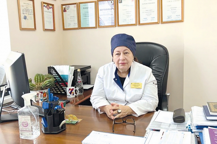 Аврувлагъа гьакъ юрекден кёмек этеген доктор