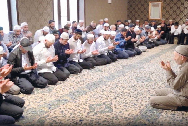 Шамил районалъул жамагIатчагIи - муфтиясухъ гьоболлъухъ