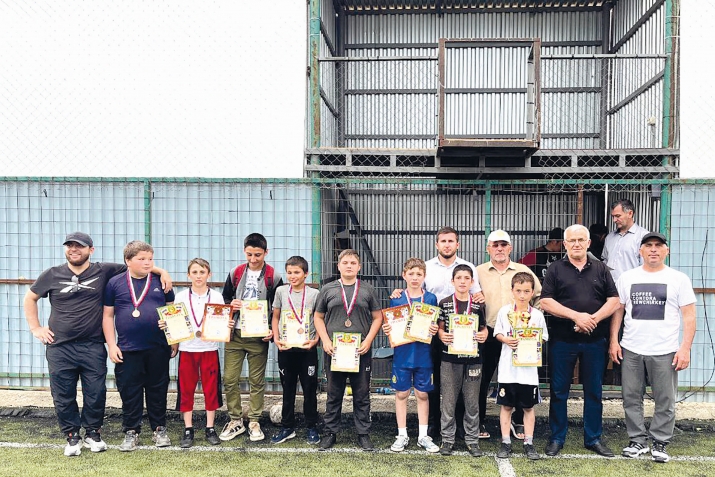 КIиабилеб школалъ тIоцебесеб бакI ккуна