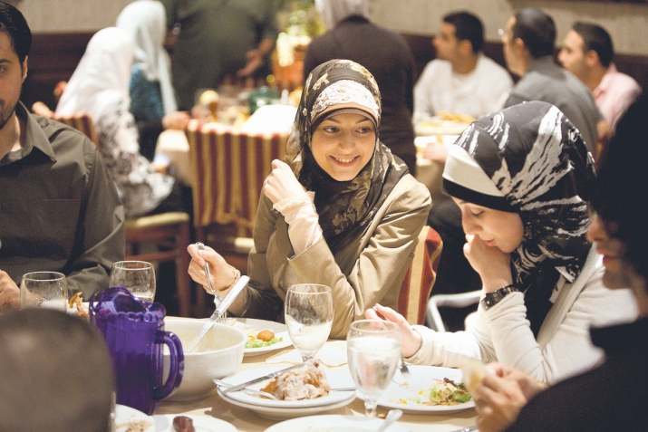 YABANCI BİRİYLE BAŞ BAŞA KALMA VE KADININ ÇALIŞMA MESELESİ