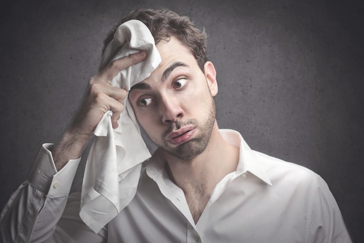 Арақ кардани мард нишонаи беморист?