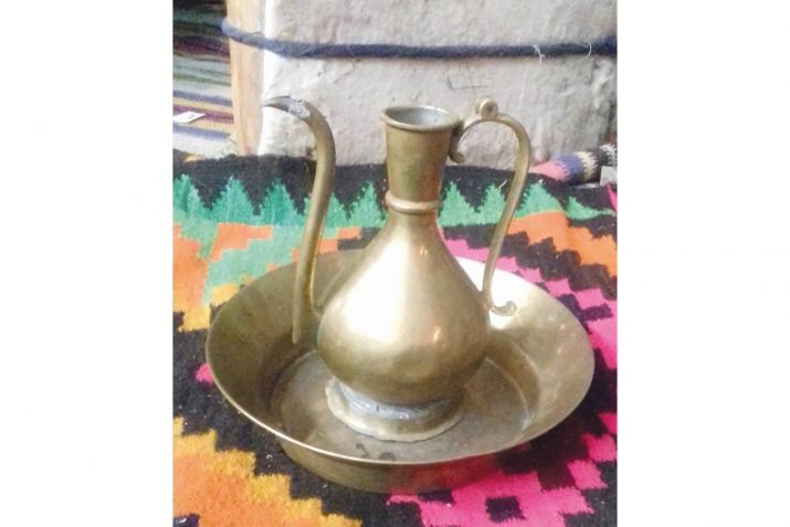 Бәҙрәфкә ингәндә һәм сыҡҡанда уҡый торған доға