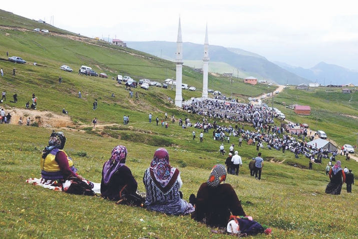 The Essence of the Place of Communal Prayer: The Open-Air Mosque