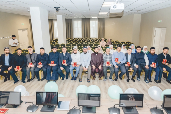 Мөгаллимнәргә “Мөхәммәдия”нең юбилей медале тапшырылды