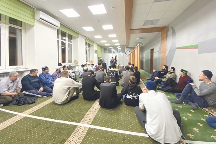 Әлмәттә гаилә кыйммәтләре буенча лекция үтте