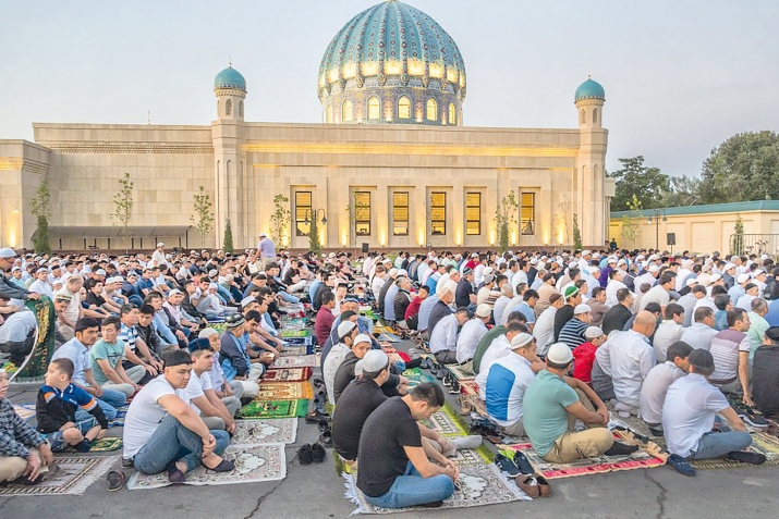 Ислам ибадәтиндә сәссиз көмәкчиләр: Өзбәкистанын ҹанлы әнәнәләри