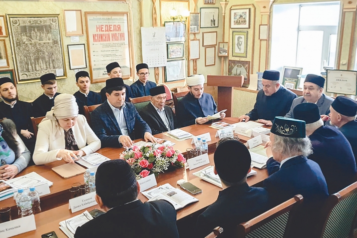 Мәдрәсәдә татар дин галимнәренең һәм шәхесләрнең мирасын саклау хакында фикер алыштылар