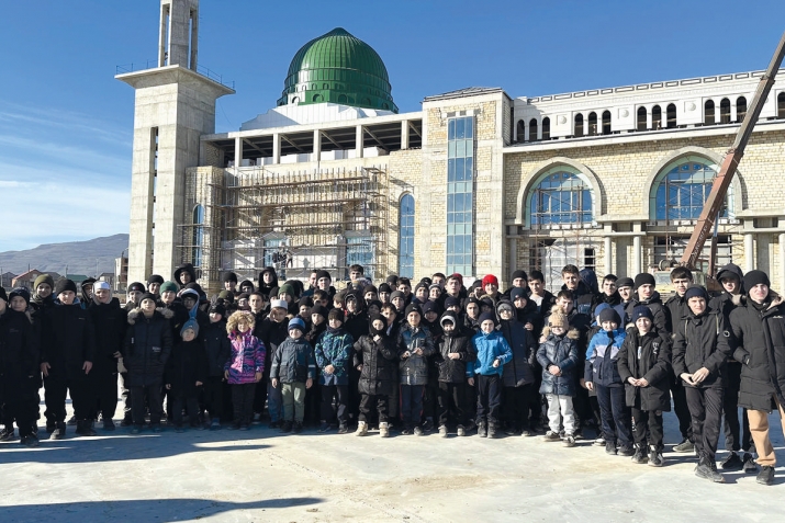 Гьакъ ёлгъа тюшюнген яшлар