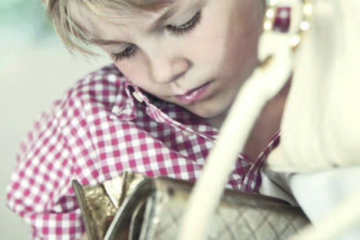 Намус уятгъан къызыл минчакълар