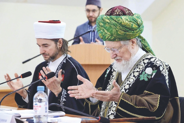 Баш мөфти Тәлгать Таҗетдин түгәрәк өстәл утырышында катнашты