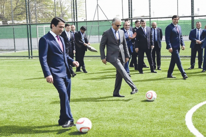 Рустами Эмомалӣ тими миллии Тоҷикистонро қадрдонӣ намуд