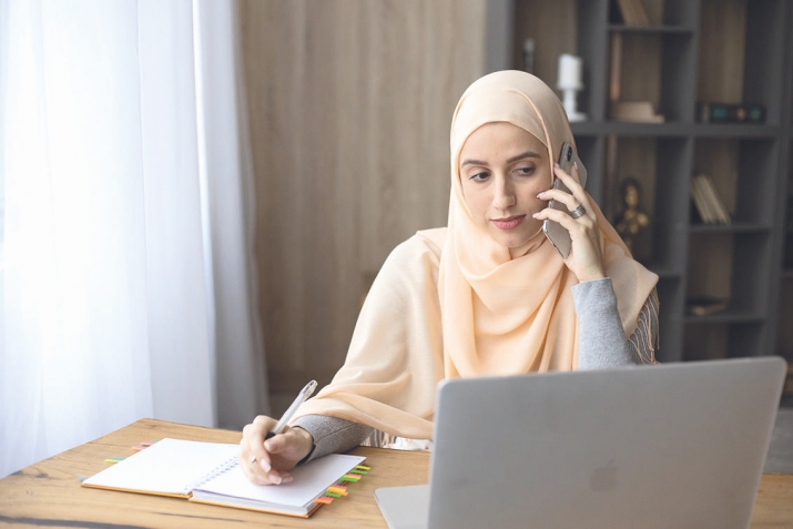 Instant hijab in three steps