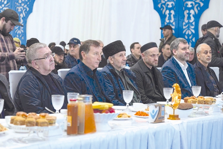 Заур Аскендеровас гIуцIараб ифтар