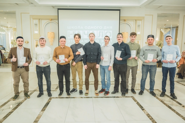 “Ислам. Беренче адымнар” мәктәбендә 180 кеше намазга басты