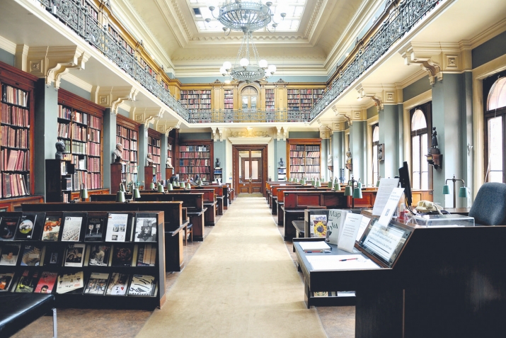 Evidence of the miracle of the splitting of the moon in the archives of the British Library