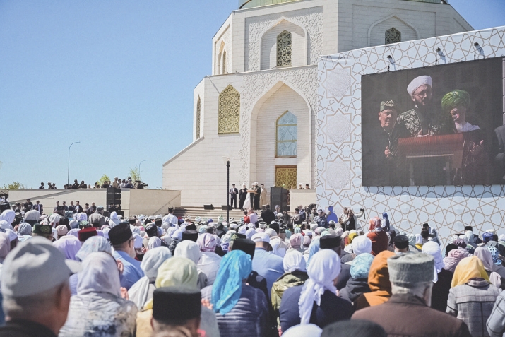 Изге Болгар җыенында халык тәүбә кылды һәм Фәләстыйн өчен дога укыды