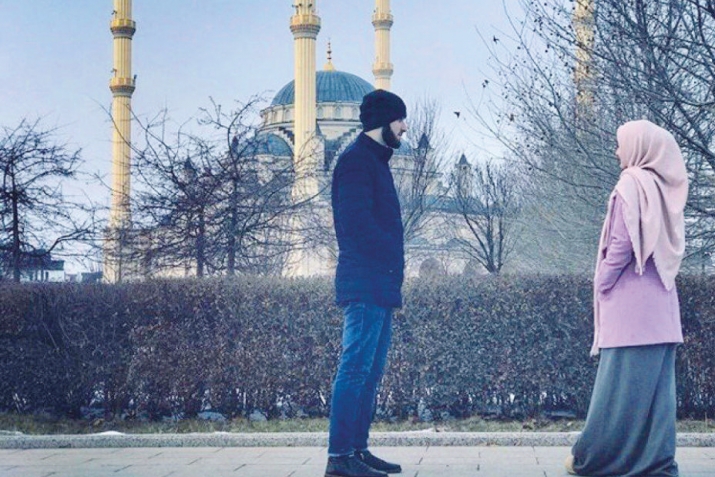 Аллаһ кимин тәрәфиндәдир?