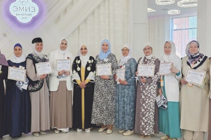 Апанай мәдрәсәсендә 400 кешегә сертификатлар тапшырылды