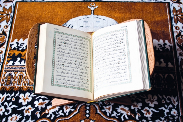 Qurаni-Kәrimdәn ölәnlәrә охumаq vә mükafat hаqqındа