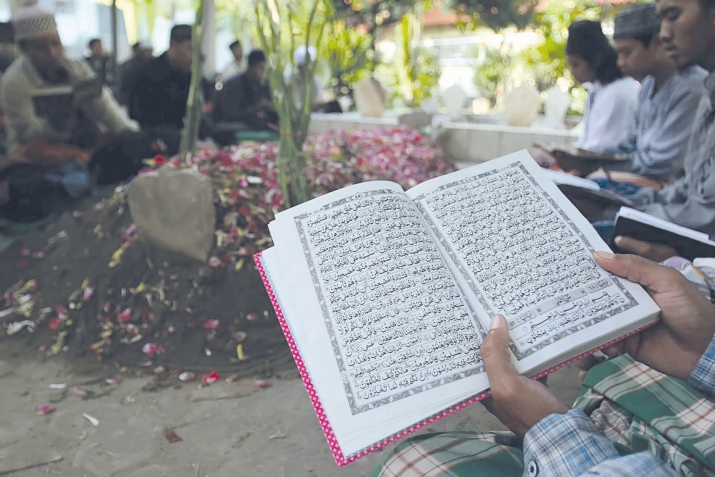 Mərhumun ruhundan Quran oxumaq və oxunan Quranın mükafatını onun ruhuna bağışlamaq