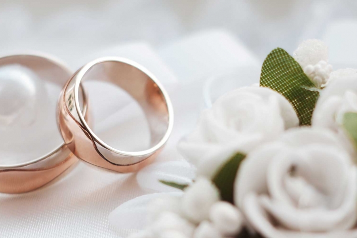 Уьйленген яшлар ата-ана булан къыйышып яшама боламы?