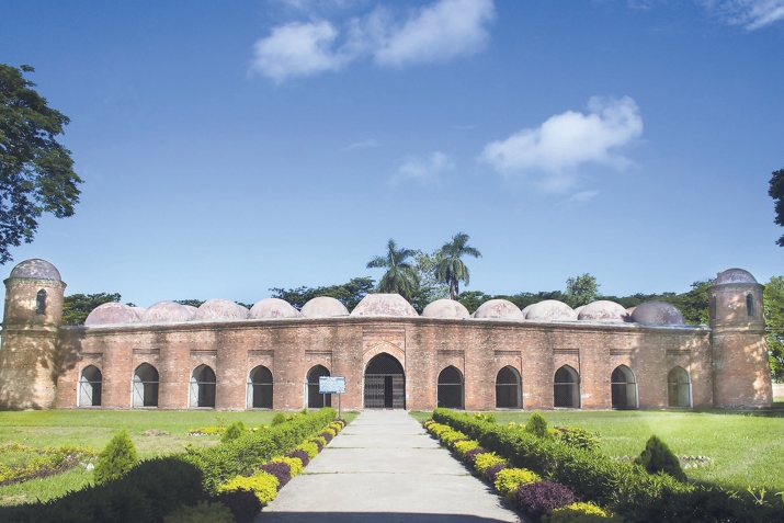 A city of mosques lost in the jungle