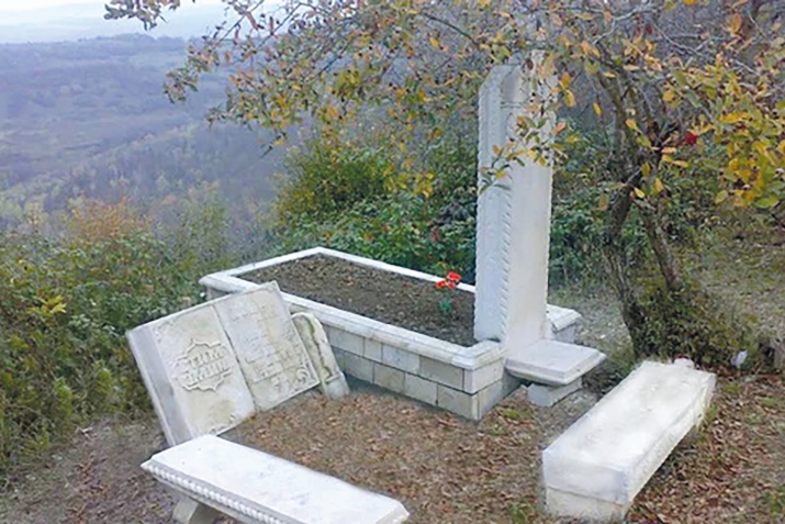 Етим Эминан дафтардай