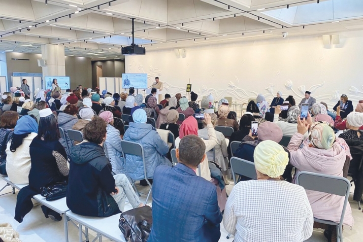 Әлмәт Җәмигъ мәчетендә исламда хатын-кызның роле турында фикер алыштылар