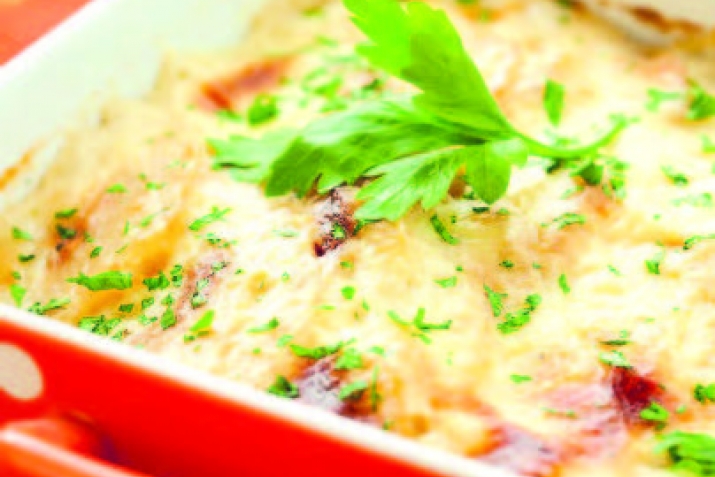 Къолкъотур, овощлар ва бишлакъ булангъы тавукъ