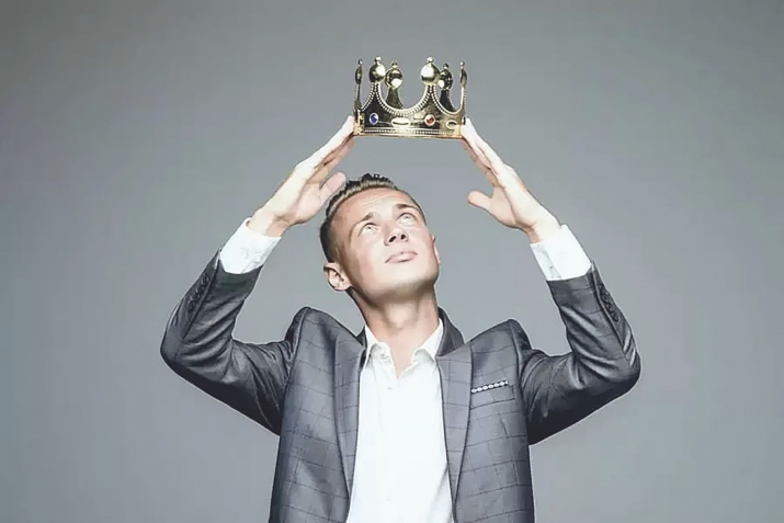 Тәкәбберлегеңде аҡылың менән ең!