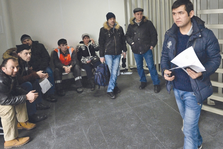 5 қоидаи нави вуруд ба Русия, ки муҳоҷирони меҳнатӣ бояд бидонанд