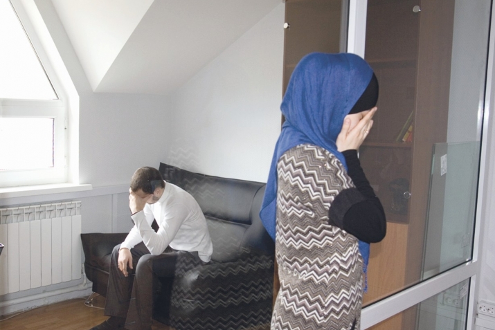 The husband is unhappy and grumbles. What to do?